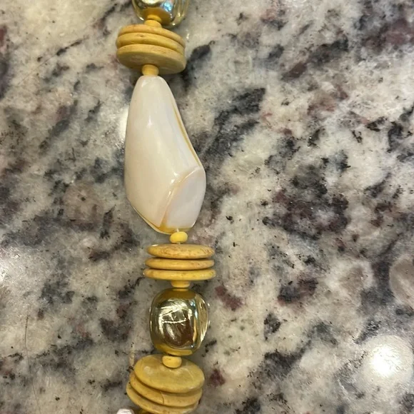 v i n t a g e ::
 Hawaiian tropical seashell and wood gold beaded  necklace - Picture 5 of 6
